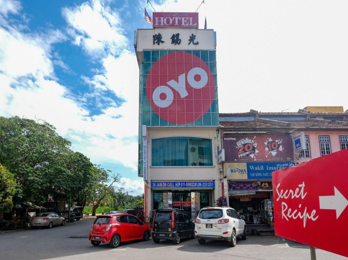 Oyo 89877 Sun Triang Hotel Kampong Kerayong Exterior foto